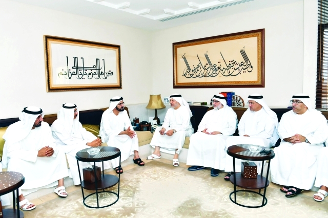 "■ محمد بن راشد خلال العزاء بحضور أحمد بن سعيد ومحمد المر وحميد القطامي وعبد الرحمن العويس | تصوير: سيف محمد"