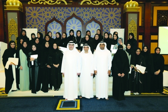 "■ ومع الطالبات المتفوقات"