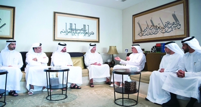 "■ هزاع بن زايد مواسياً أنور قرقاش وذوي الفقيد"