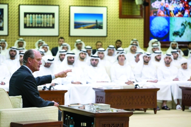 "■ روبرت بالارد متحدثاً خلال المحاضرة"