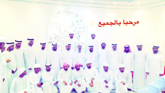 "■ لقطة جماعية للمشاركين في الأمسية الرمضانية | البيان"