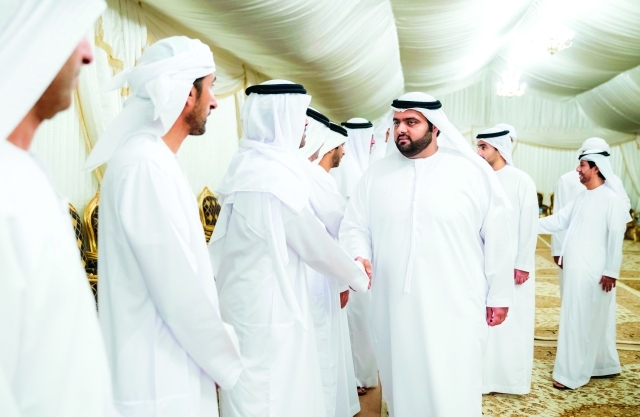 "■ محمد الشرقي لدى تقديمه واجب العزاء"