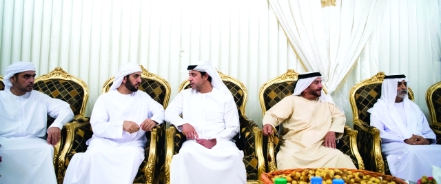 "■ سرور بن محمد وهزاع بن زايد ونهيان بن مبارك خلال تقديم واجب العزاء"