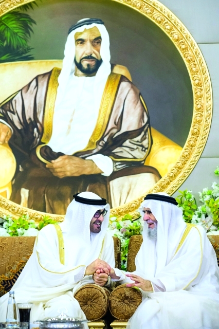 "■ محمد بن زايد في حديث مع مبارك المنصوري"