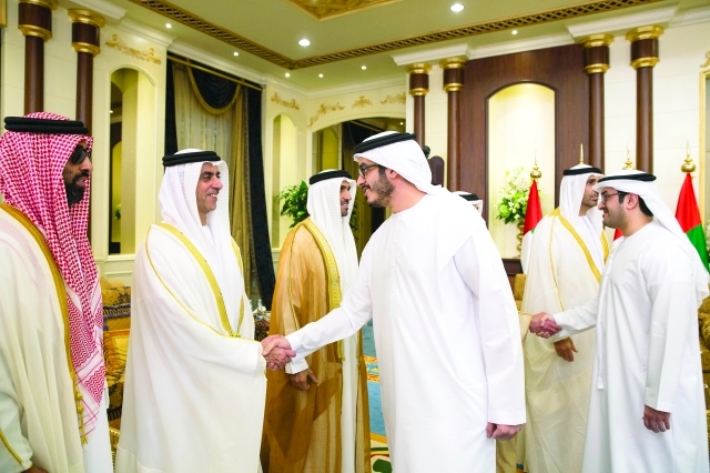 "■ نهيان وطحنون وسيف وذياب بن زايد خلال استقبال المهنئين"