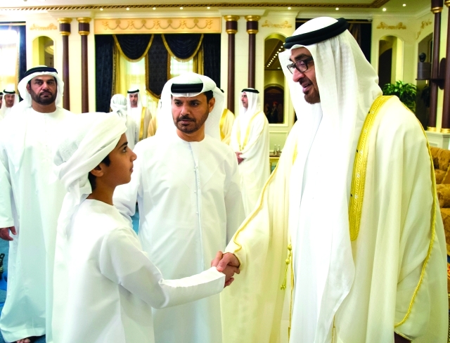 "ويتلقى التهنئة من أحد أشبال الوطن"