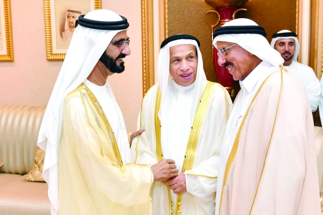 "■ محمد بن راشد في حديث لخلف الحبتور وماجد الفطيم"