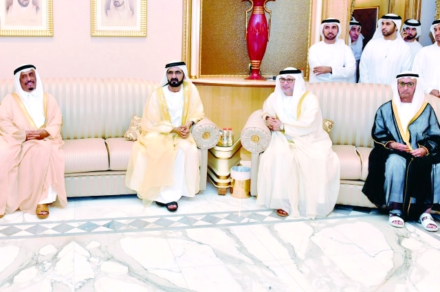 "■ محمد بن راشد وأنور قرقاش وضاحي خلفان خلال استقبال المهنئين بالعيد | تصوير: محمد هشام"