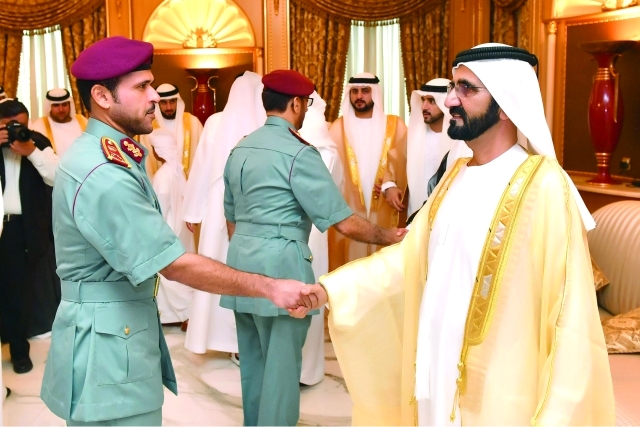 "■ محمد بن راشد يتلقى بحضور حمدان ومكتوم وأحمد بن محمد تهاني عبيد بن سرور"