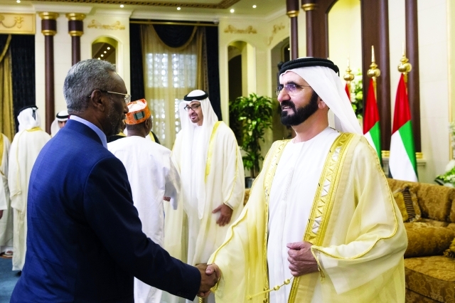 "محمد بن راشد ومحمد بن زايد يتبادلان التهنئة بالعيد مع الدبلوماسيين | وام"