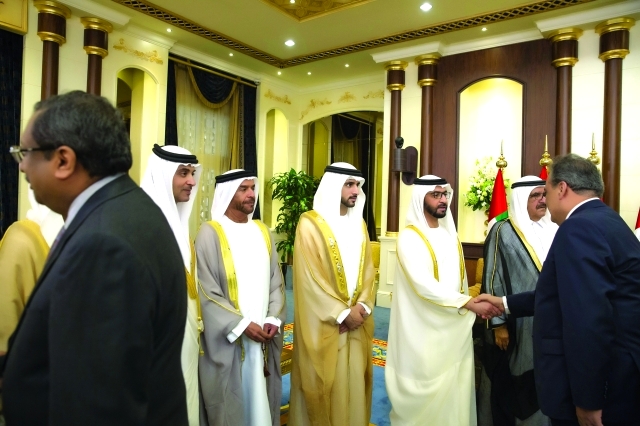 "حمدان بن محمد وحمدان بن راشد وحمدان بن زايد وسرور بن محمد وهزاع بن زايد خلال الاستقبال"