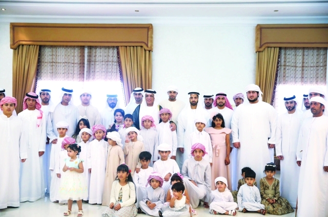 "سعود بن صقر ومحمد بن سعود خلال استقبال أسر الشهداء"