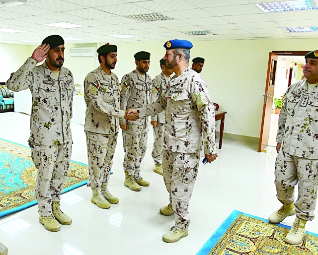 "محمد راشد آل علي يزور حرس الرئاسة"