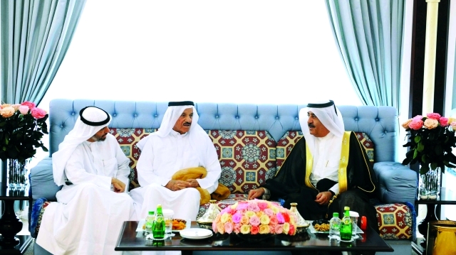 "حاكم أم القيوين خلال استقباله المهنئين"