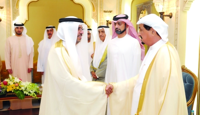 "حاكم عجمان خلال استقباله هادف الظاهري بحضور عمار وراشد بن حميد"