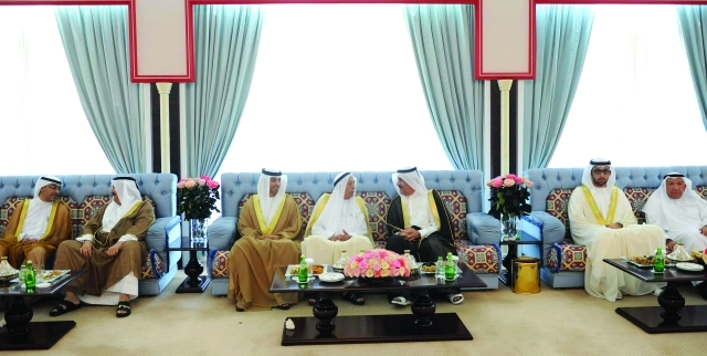 "حمد الشرقي خلال استقباله المهنئين"