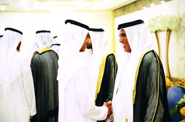 "سعود بن صقر مصافحاً مهنئي العيد"