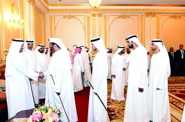 "حاكم الفجيرة خلال استقباله المهنئين"