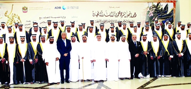 "■ سيف بن زايد وكبار الشخصيات مع العرسان | وام"