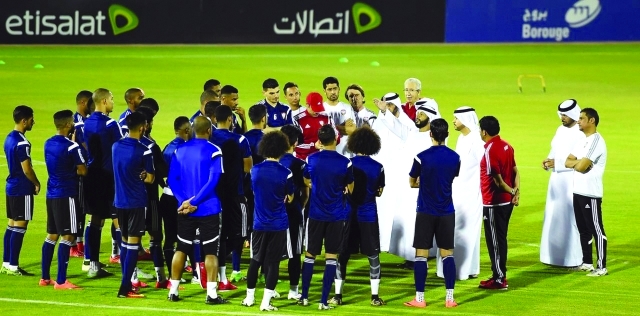 "■ رئيس اتحاد الكرة يطالب لاعبي المنتخب الأول بتحقيق الطموحات | البيان"