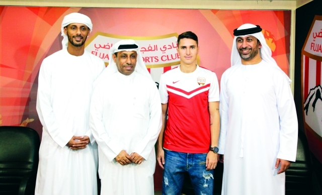 "■ خلال تقديم اللاعب البرازيلي في المؤتمر الصحفي | البيان"