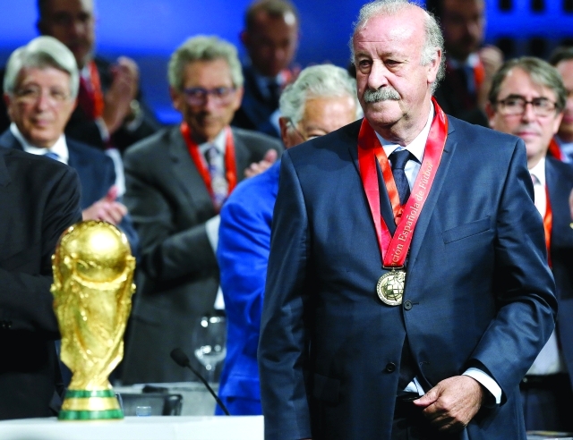 "■ ديل بوسكي لحظة تكريمه من قبل الاتحاد الإسباني | إفي"