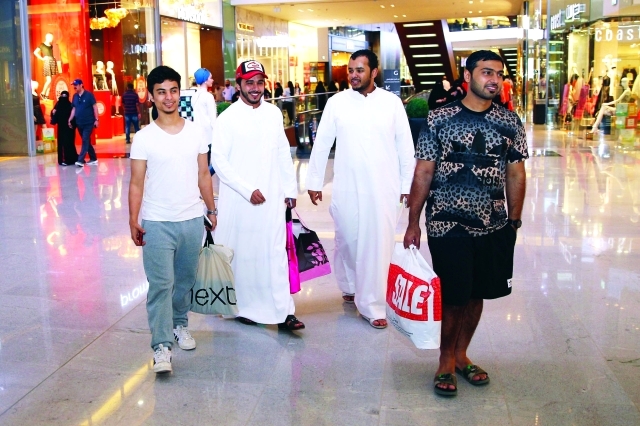 الزوّار يشيدون بتجربة التسوّق في «مفاجآت صيف دبي»