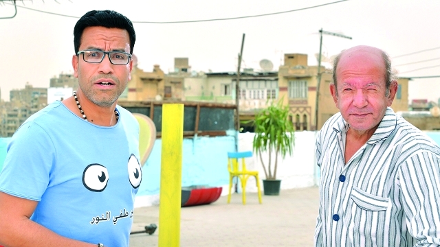 "■ سامح حسين ولطفي لبيب في أحد مشاهد الفيلم | من المصدر"