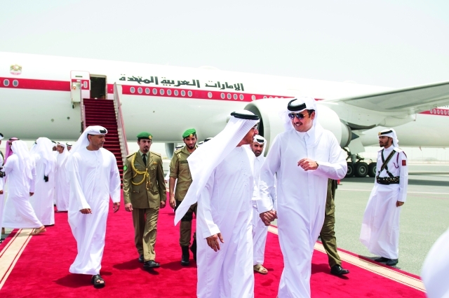 "■ محمد بن زايد وتميم بن حمد"
