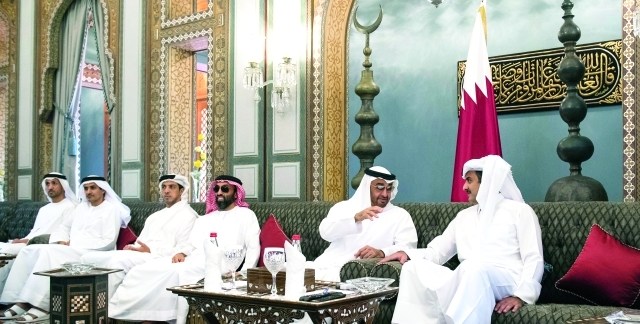 "■ محمد بن زايد خلال لقائه تميم بن حمد بحضور طحنون ومنصور بن زايد وعلي الشامسي ومحمد المزروعي | وام"