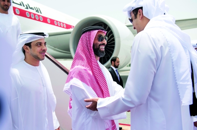 "■ أمير قطر لدى استقباله طحنون ومنصور بن زايد"