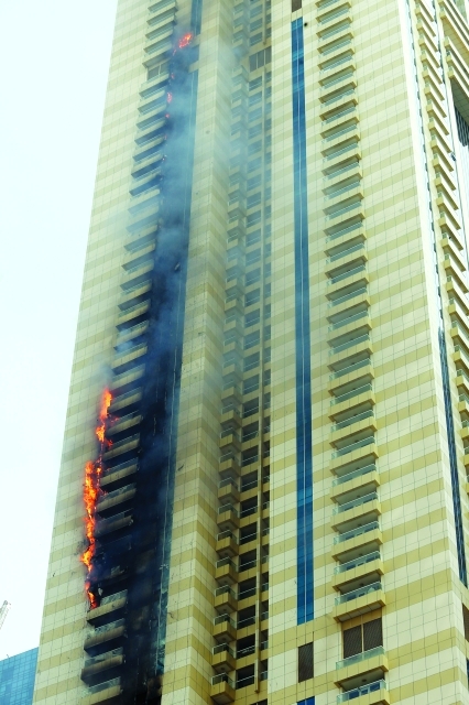 "■ الحريق بدأ في الطابق 60"