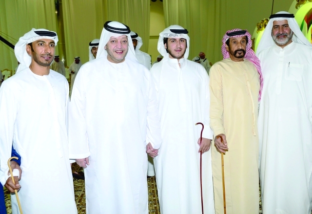 "سعيد بن طحنون مع الحضور   |  وام"