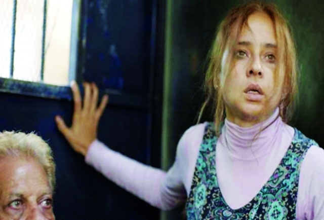 "■ نيللي كريم في مشهد من فيلم اشتباك"
