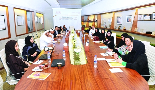 "■ جانب من اجتماع اللجنة المنظمة | البيان"