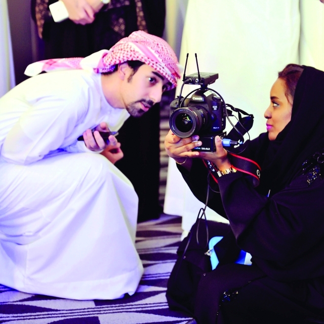 "راوية عبدالله خلال التصوير"
