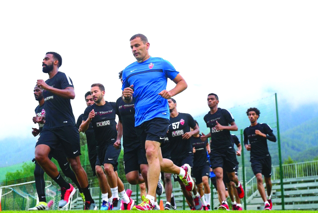 "■ الجهاز الفني للأهلي يركز على التدريبات البدنية للاعبين"