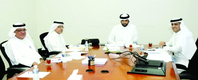 "■ علي بن خليفة يجتمع بلجنة الحكام | البيان"