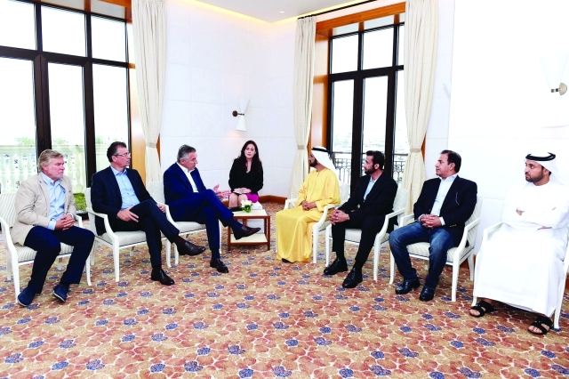 "■ محمد بن راشد في حديث مع ميلو دوكانوفيتش بحضور محمد الشيباني وخليفة سليمان"