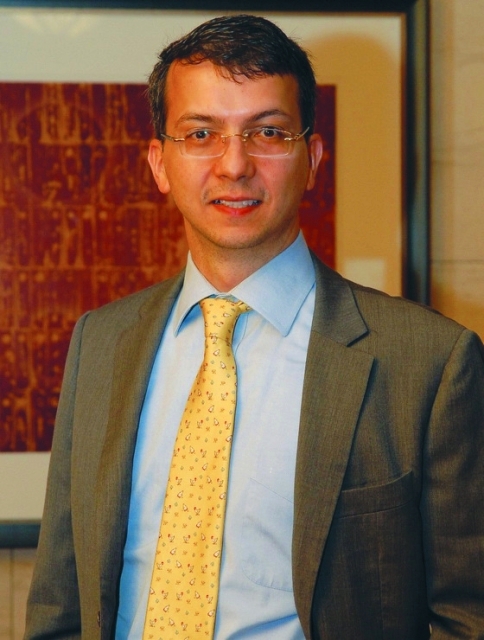 "■ طارق الرفاعي"