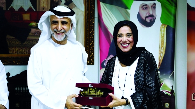 "...وتكرم حبيب غلوم"