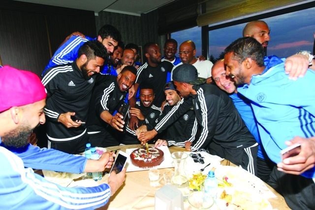 "■ بعثة النصر تحتفل بميلاد الياسي"
