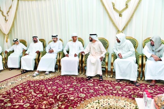 "■ محمد بن راشد وحمدان بن محمد وأحمد بن سعيد وسعيد آل مكتوم خلال تقديم العزاء"