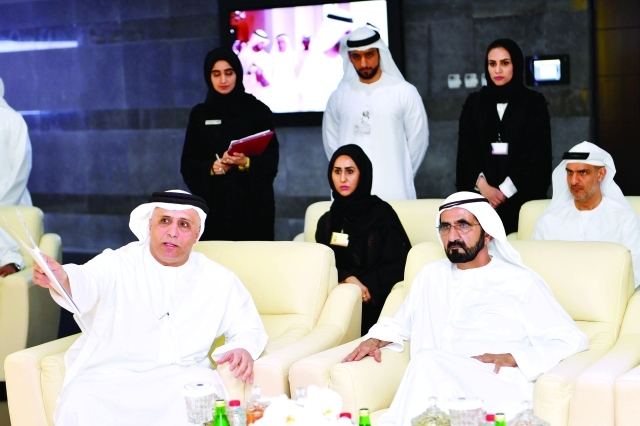 "محمد بن راشد يستمع لشرح من مطر الطاير عن مشاريع الهيئة"