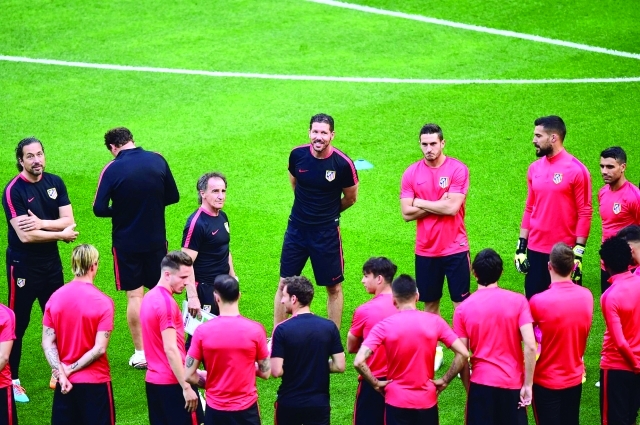 "■ خلال تدريبات أتلتيكو مدريد الأخيرة قبل السفر لإيطاليا | إيفي"