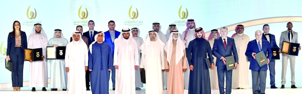 "■ احمد بن محمد يتوسط الفائزين في الدورة السابعة | البيان"
