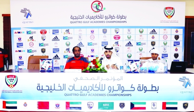 "■ ناصر الزري «يسار» وعبد الرسول خلال المؤتمر الصحافي | البيان"