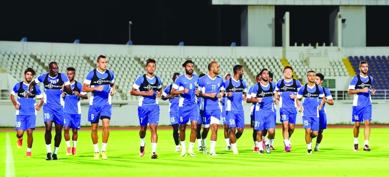 "■ فريق العين خلال تدريبات في معسكره الخارجي"