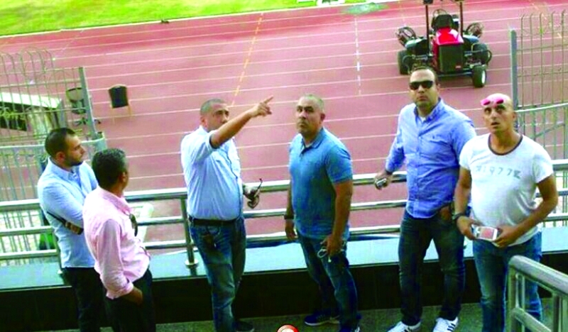 "■ وفد الأهلي خلال زيارته منشآت ملعب الدفاع الجوي | البيان"