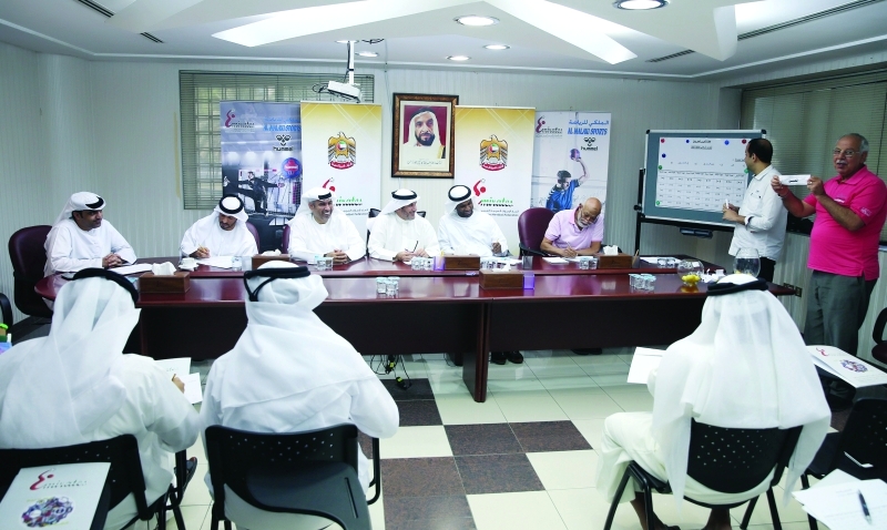 "■ خلال الاجتماع المشترك بين الاتحاد وممثلي الأندية | البيان"